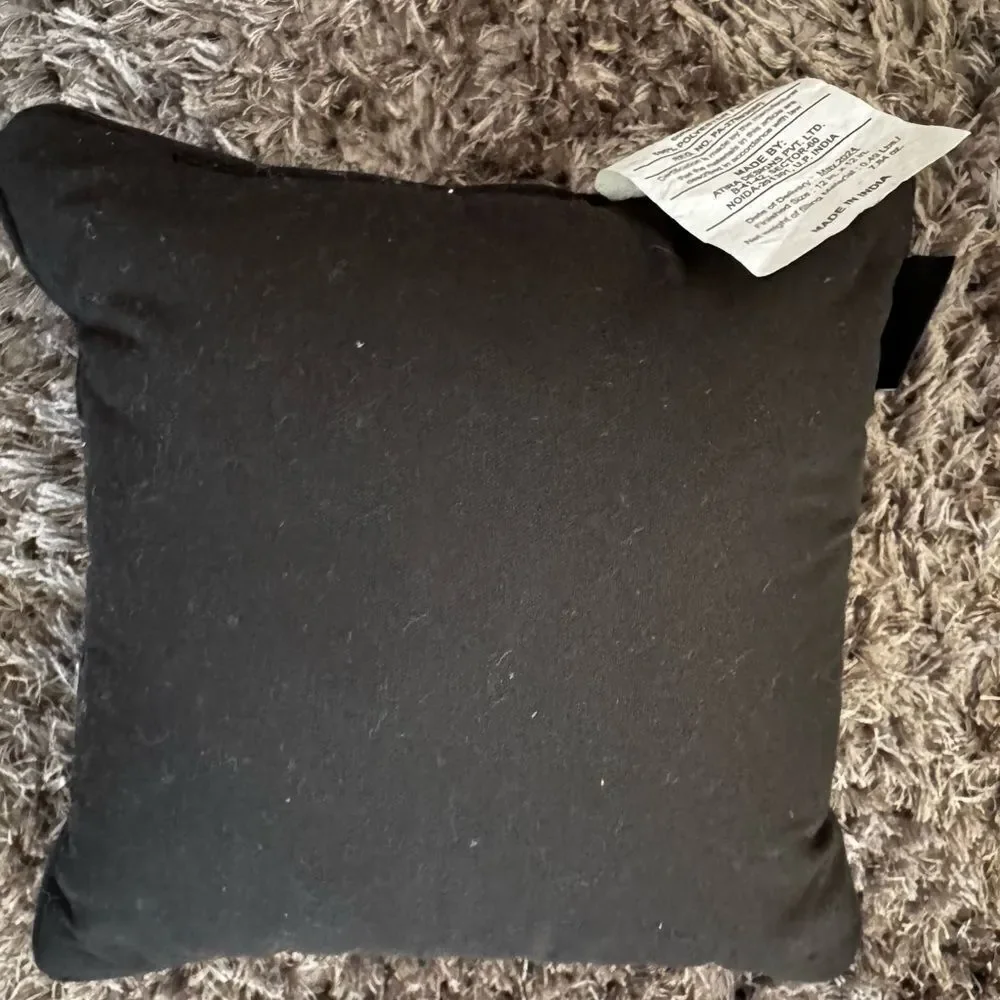 🖤 Spooky-Chic Skull Pillow – Well Dressed Home IMC – Halloween Decor 🖤 NEW